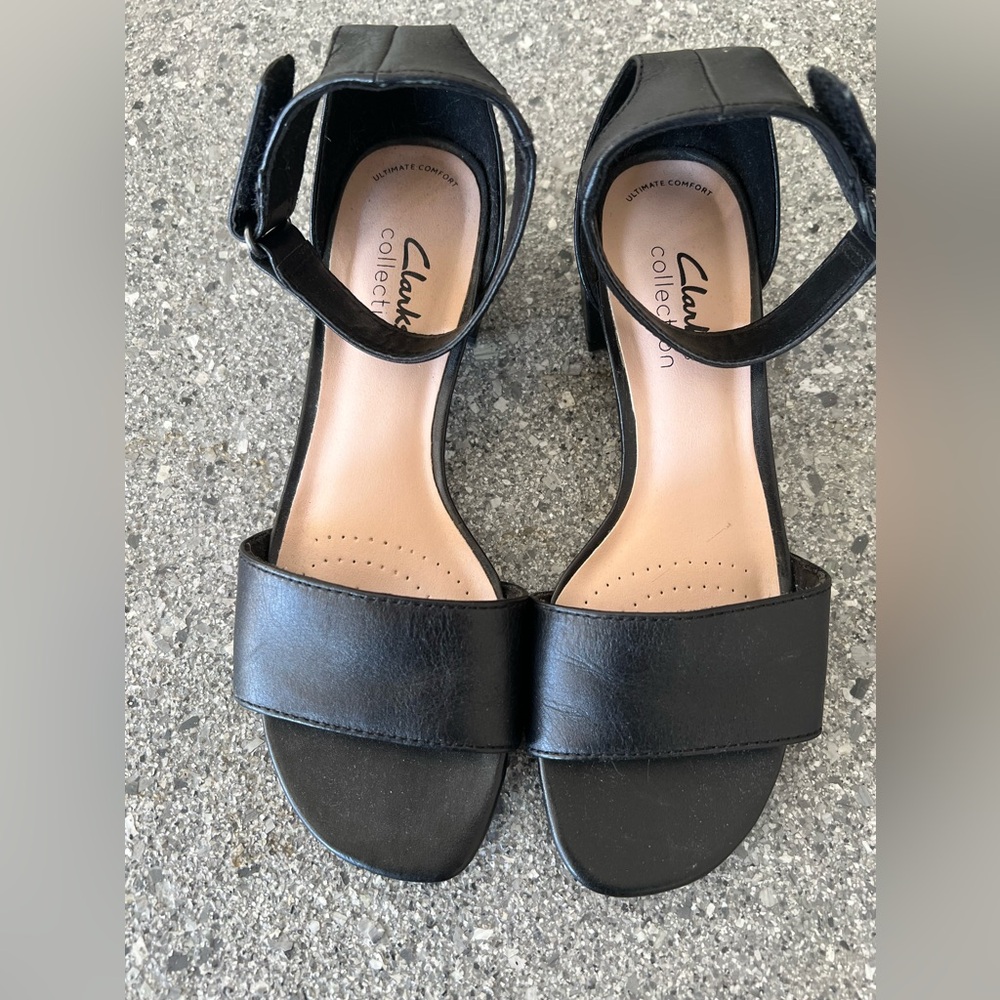 Clarks Women's Elegant Black Sandals